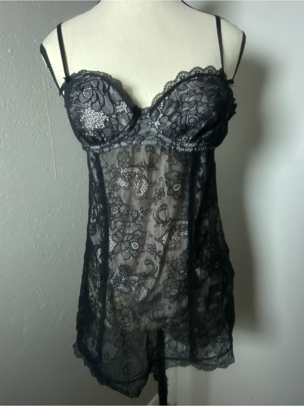 Y2K Victoria’s Secret Black Lace Chemise Size 34B